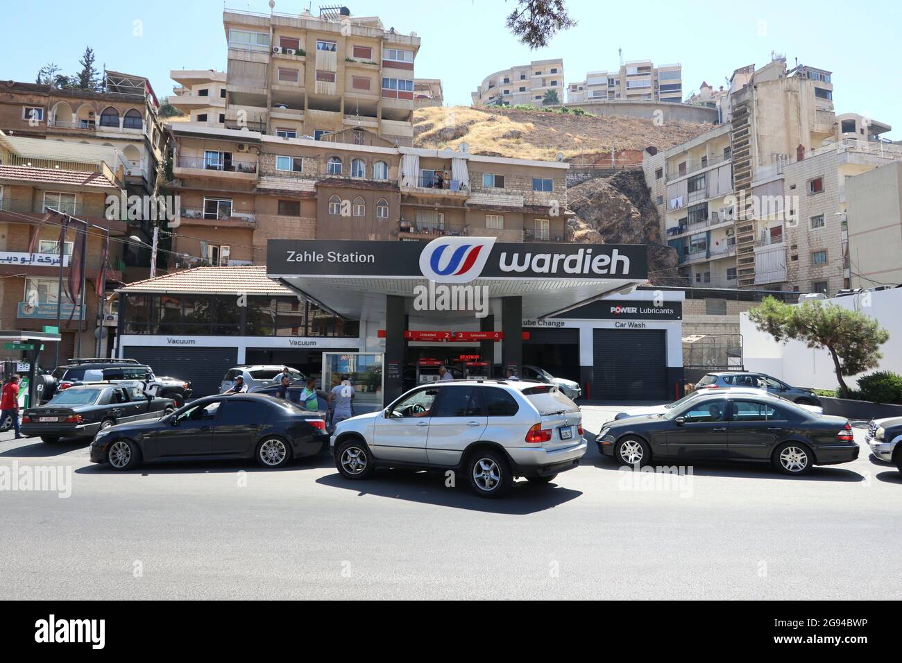Beirut, Lebanon. 22nd July, 2021. Clients queue at a petrol station in Zahle, Lebanon, on July 22, 2021.Due to the lack of fuel, petrol stations in Lebanon currently can't serve the needs of all customers and people use to sleep at night in their cars waiting for the opening of stations. According the newspaper L'orient le jour, in the night between July 23 and 24 a truck hit some cars queueing at a petrol station in Beirut, killing a person and injurying three others. (Photo by Elisa Gestri/Sipa USA) Credit: Sipa USA/Alamy Live News Stock Photo