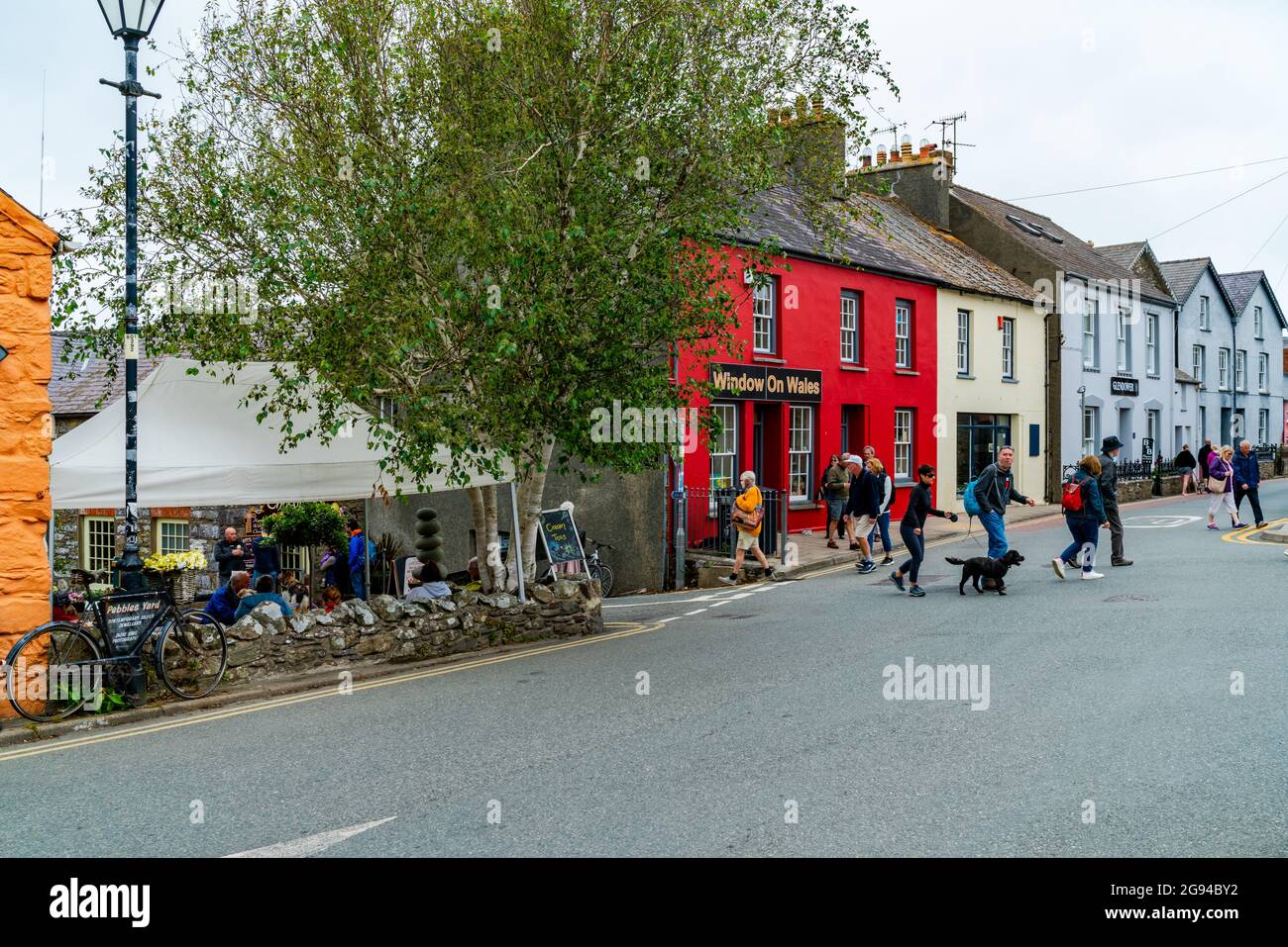 ST DAVIDS, WALES - JUNE 29, 2021: Street view of St Davids, a city in Pembrokeshire, Wales, lying on the River Alun. It is the resting place of Saint Stock Photo
