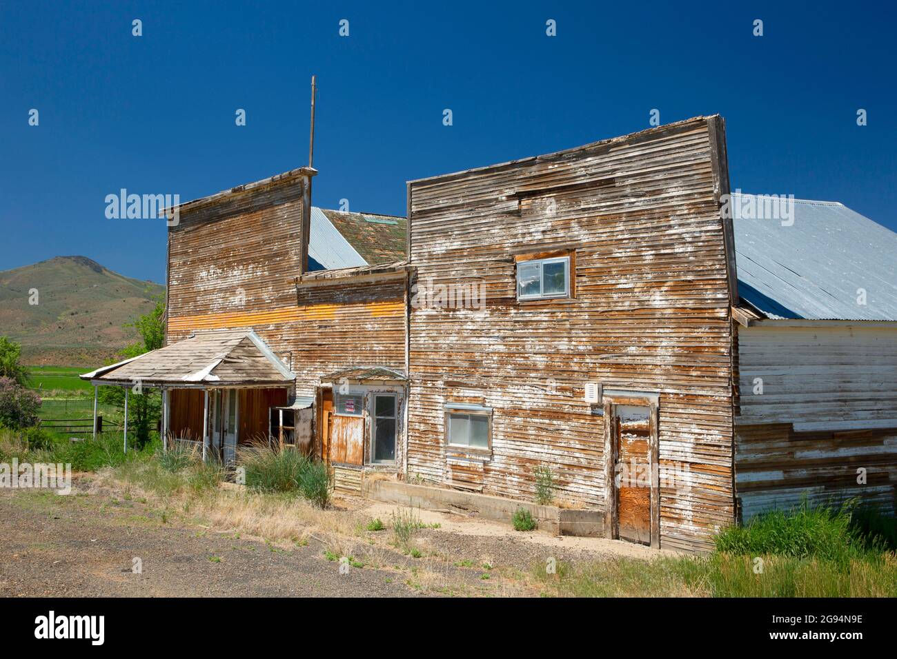 Abandoned storefront, Brogan, Malheur County, Oregon Stock Photo