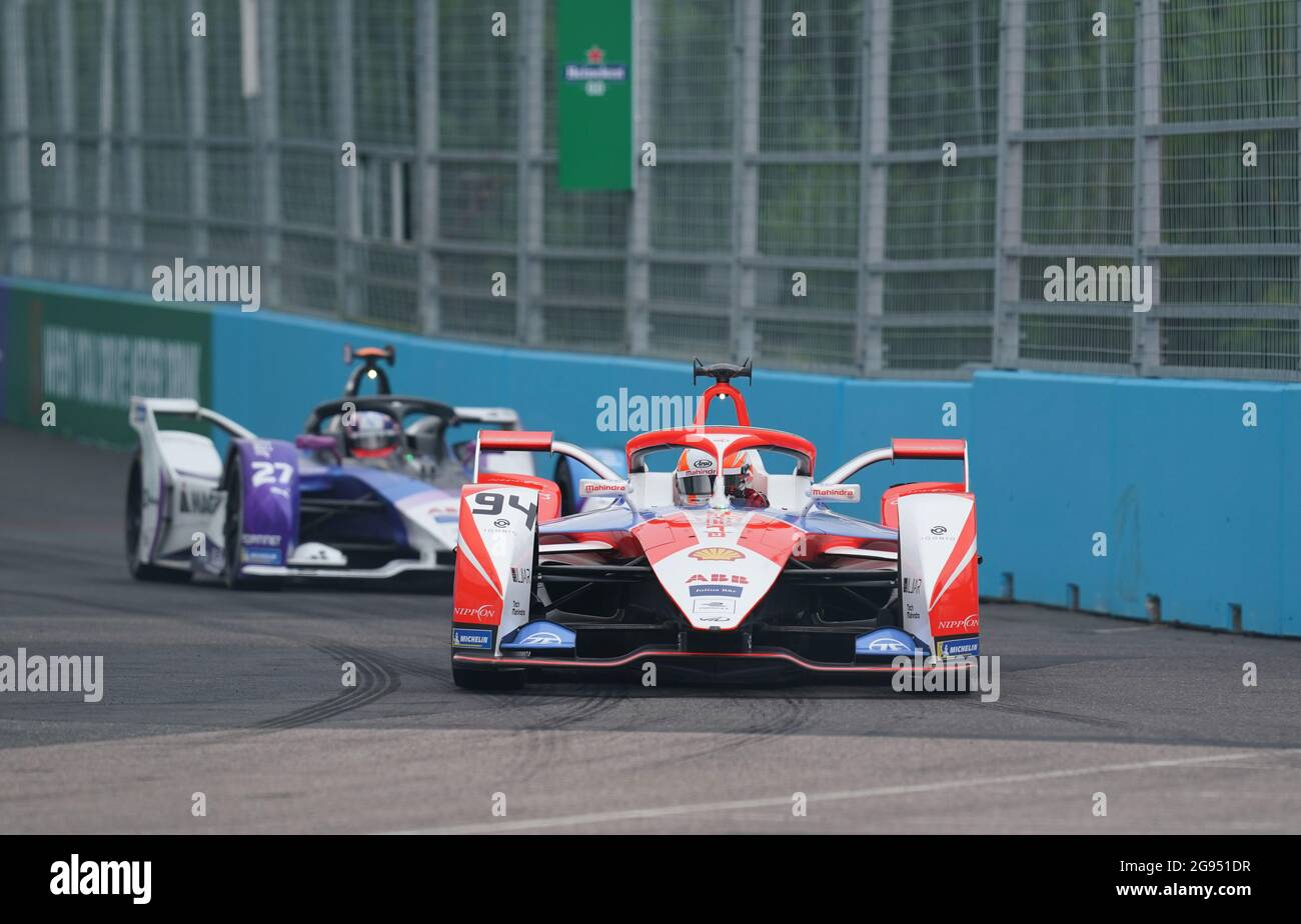 Mahindra Racing driver Alex Lynn during the Heineken London E-Prix at ...