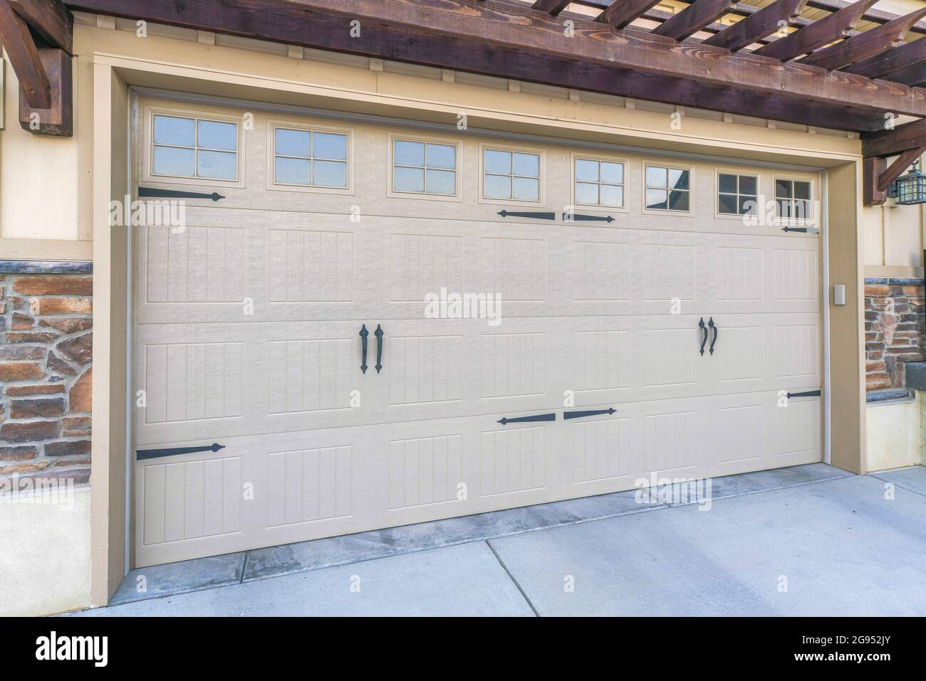 Beige garage doors hires stock photography and images Alamy