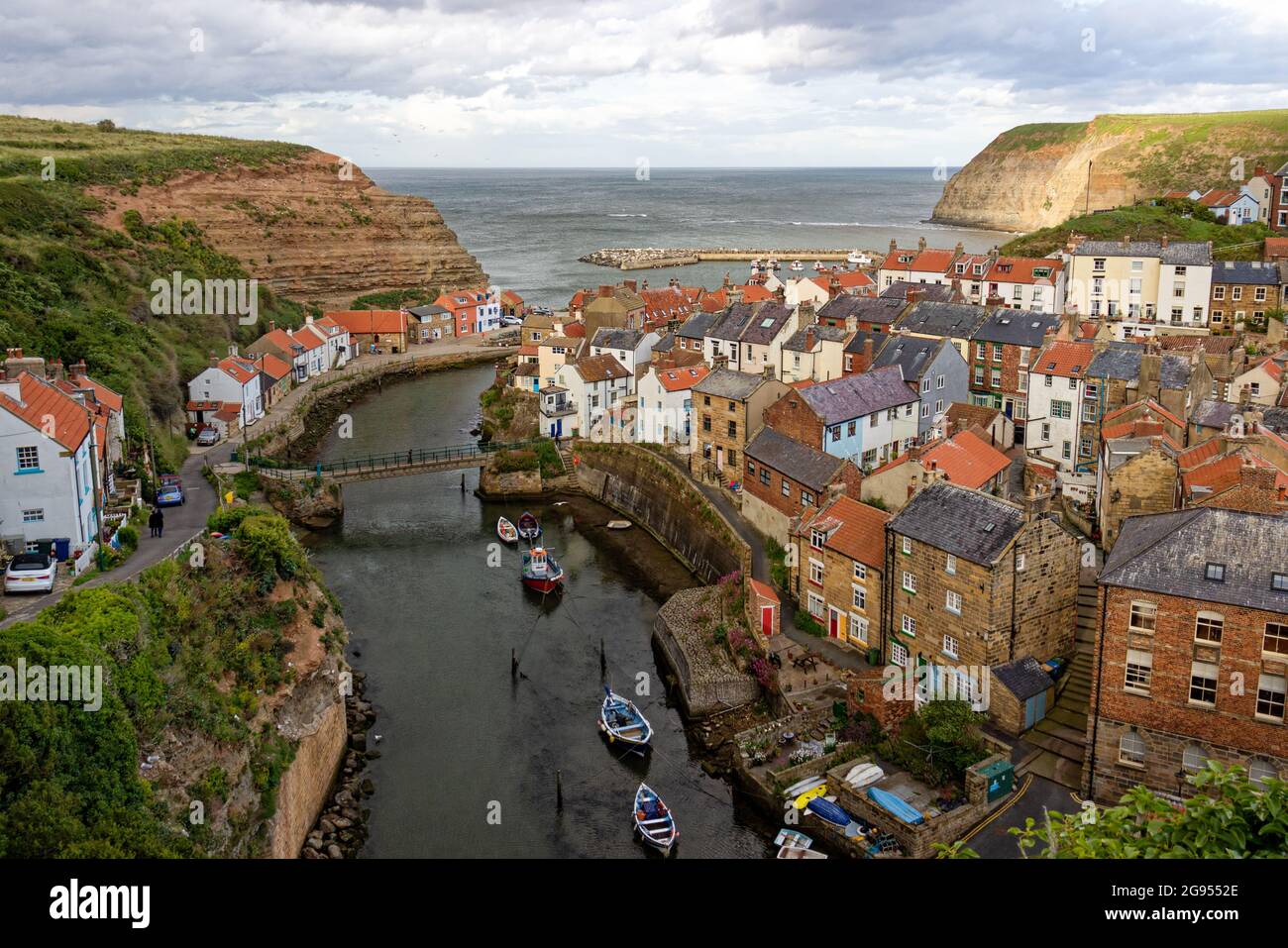 Overlooking Staithes On The North Yorkshire Coast Stock Photo