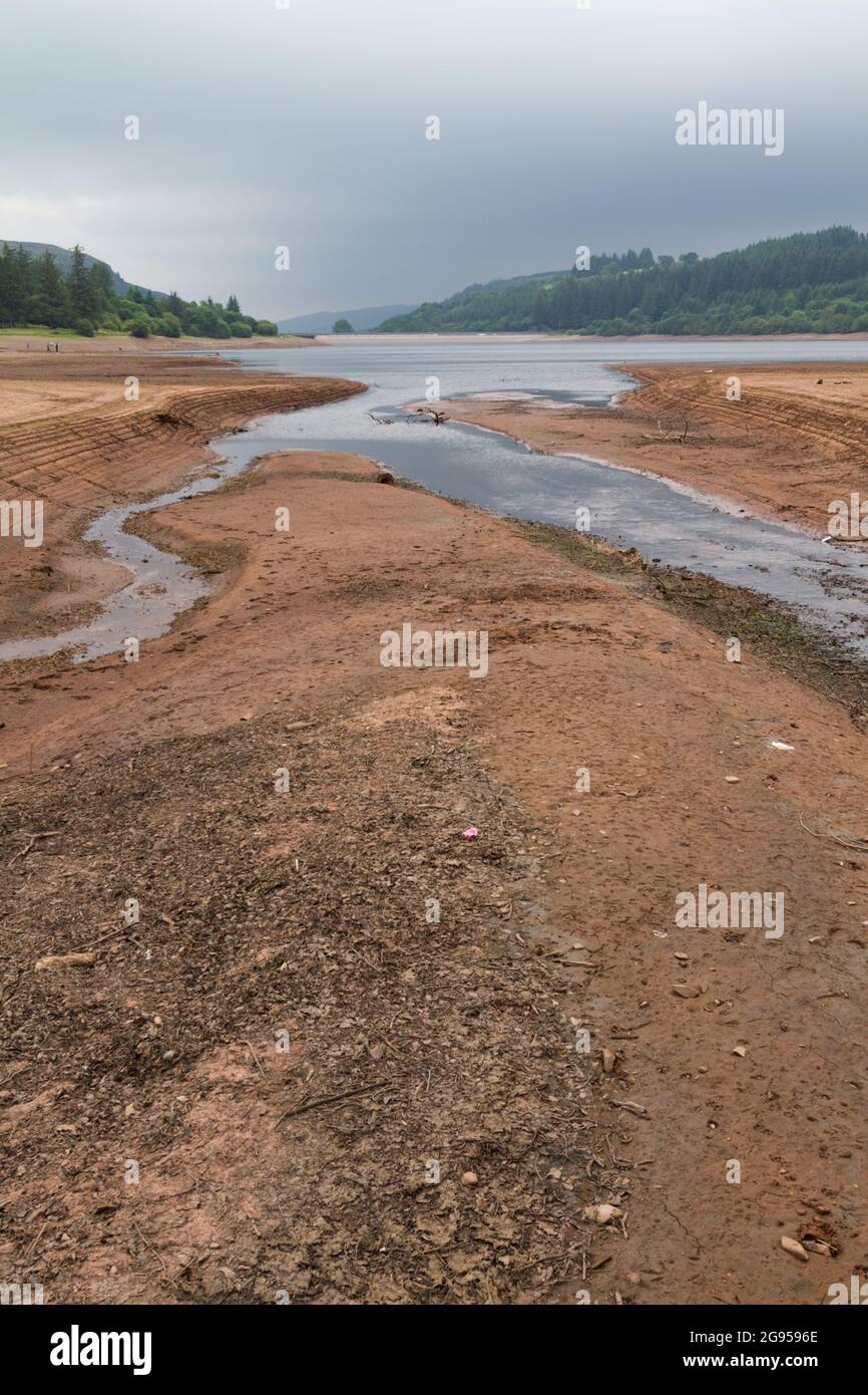 UK weather: Llwyn Onn reservoir, Merthyr Tydfil, South Wales. 24 July 2021. Water levels continue to deplete after the heatwave. Credit: Andrew Bartlett/Alamy Live News. Stock Photo