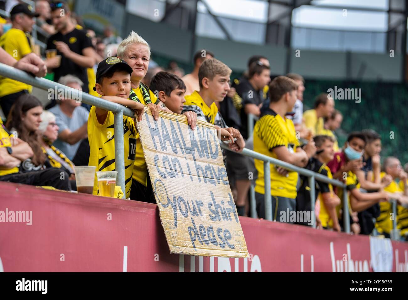 St. Gallen, Switzerland. 24th July, 2021. Football: Bundesliga, Test  matches, Borussia Dortmund - Athletic Bilbao at Kybunpark. Young fans ask  Dortmund's Erling Haaland for his jersey. Credit: David Inderlied/dpa -  IMPORTANT NOTE: