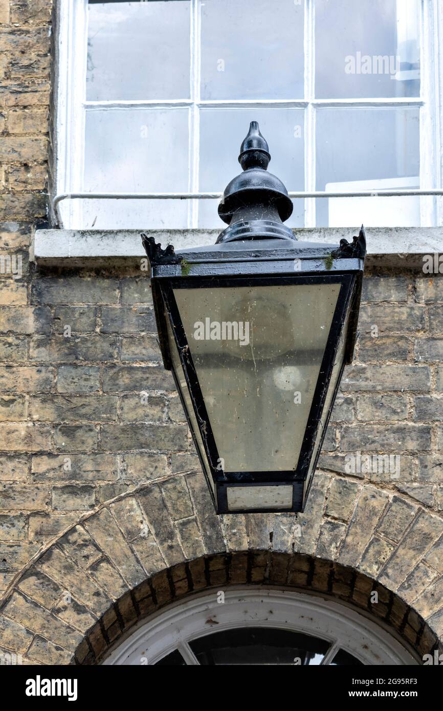 CAMBRIDGE ENGLAND LITTLE ST MARY'S LANE AN OLD GAS LIGHT CLOSE UP Stock Photo
