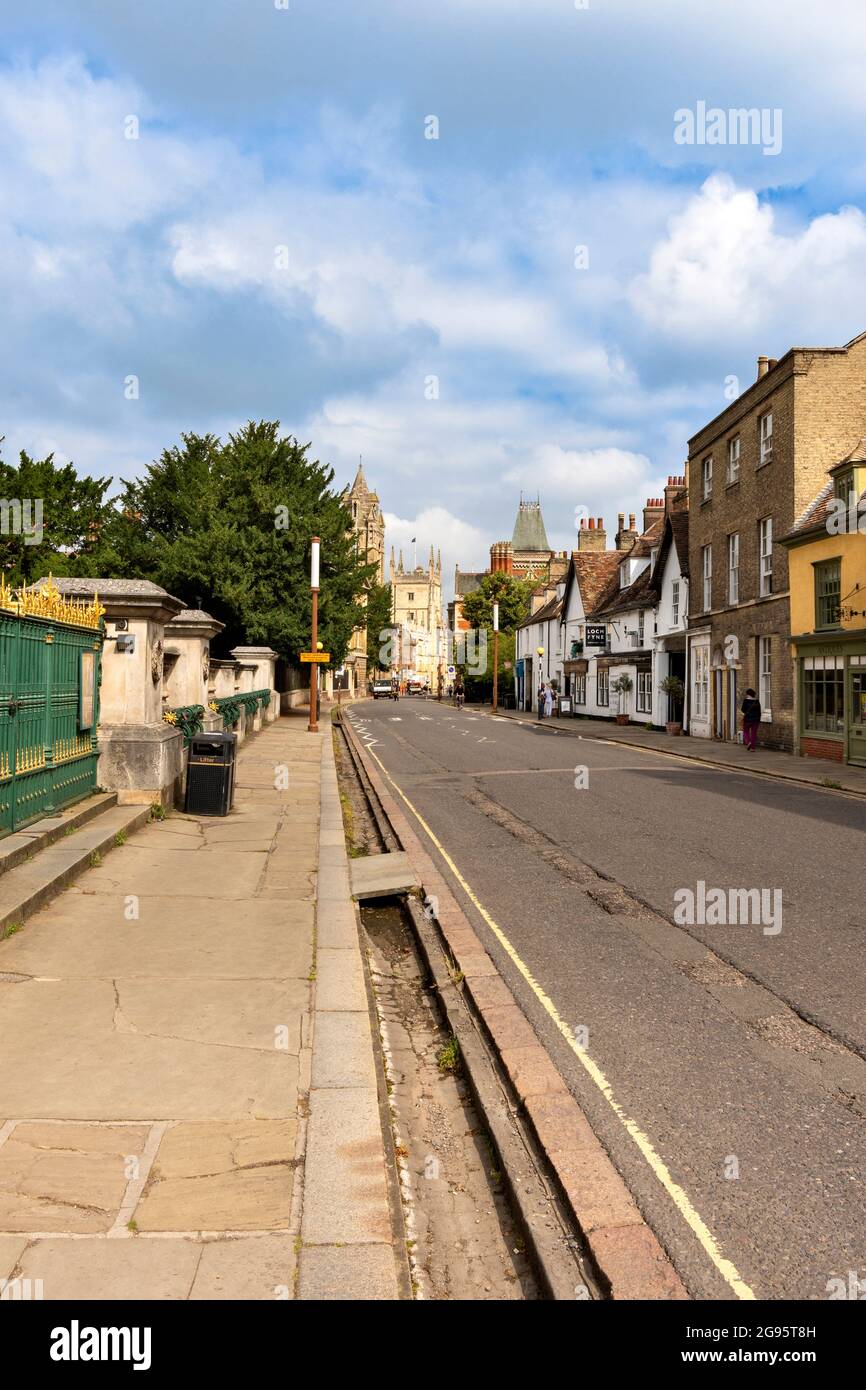 CAMBRIDGE ENGLAND TRUMPINGTON STREET HOBSON'S OPEN WATER RUNNEL OUTSIDE