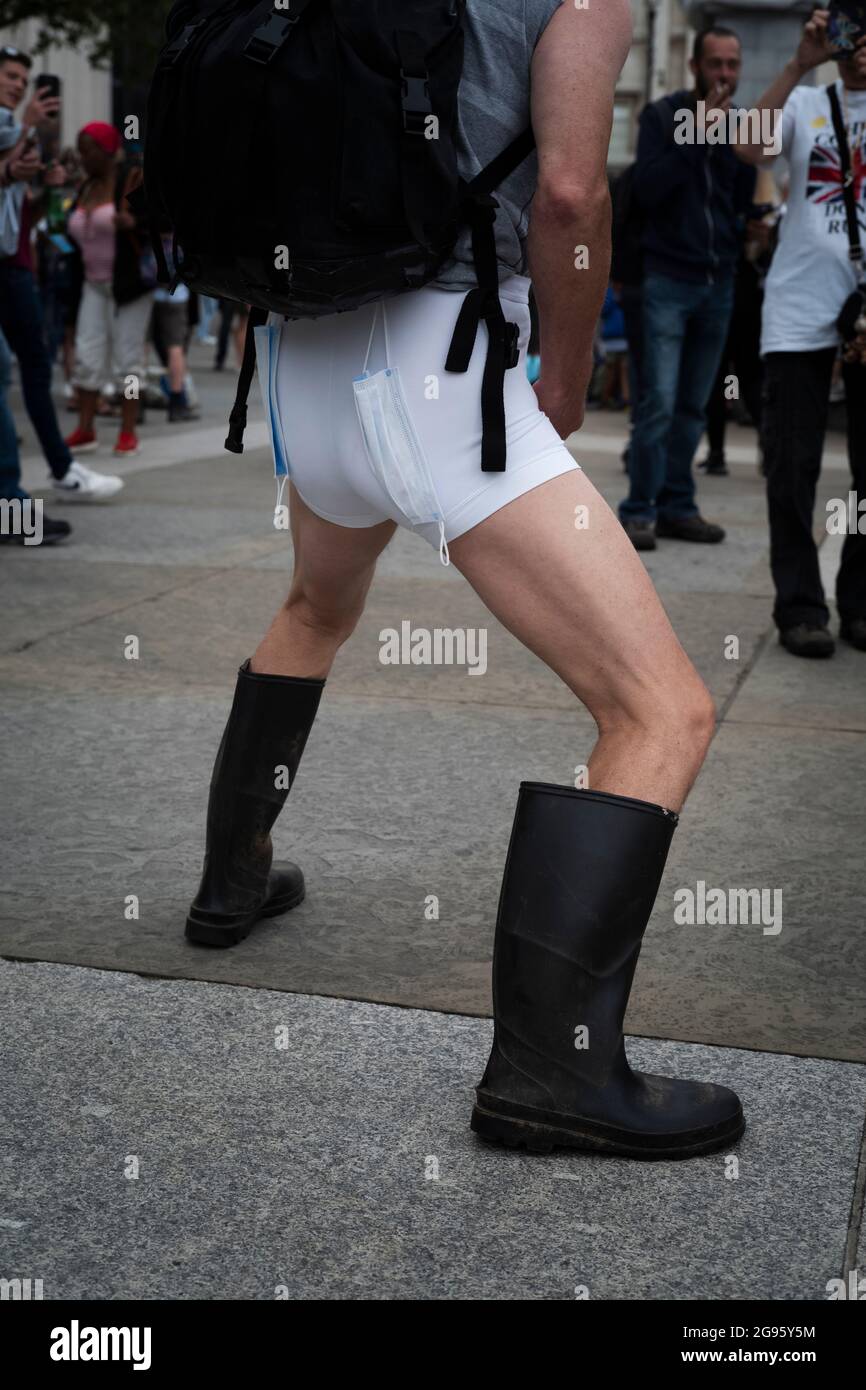 London, England, 24 July, 2021. Protesters gather on London’s Trafalgar Square in order to protest government’s past lockdown policies, demanding immediate cancellation of all measures preventing further outbreaks of COVID19. Credit: Bruno Korbar / Alamy Stock Photo