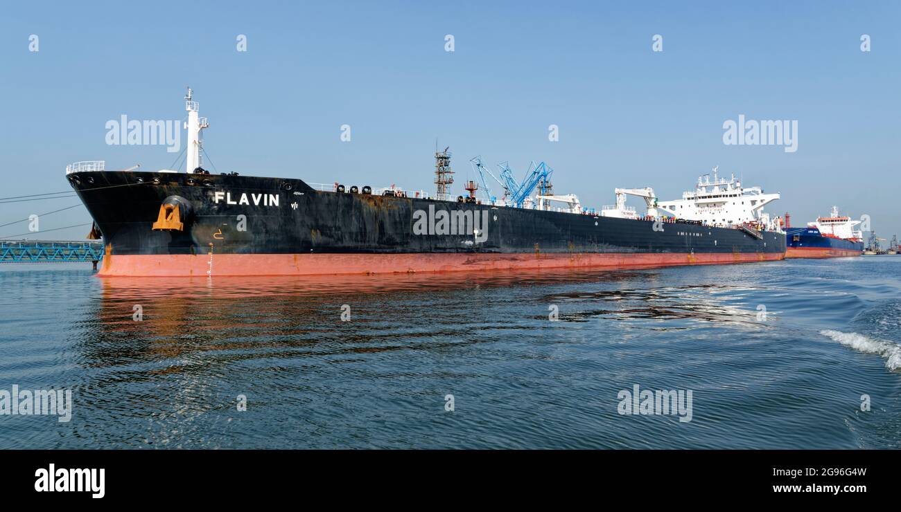 Bulk Crude Oil Tanker Flavin moored at the Oil Refinery near Fawley on Southampton Water in the South of England Stock Photo