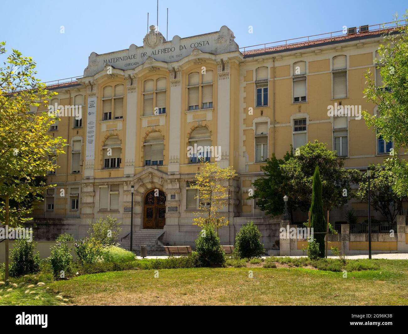 Alfredo da Costa Maternity Hospital in Lisbon Stock Photo Alamy
