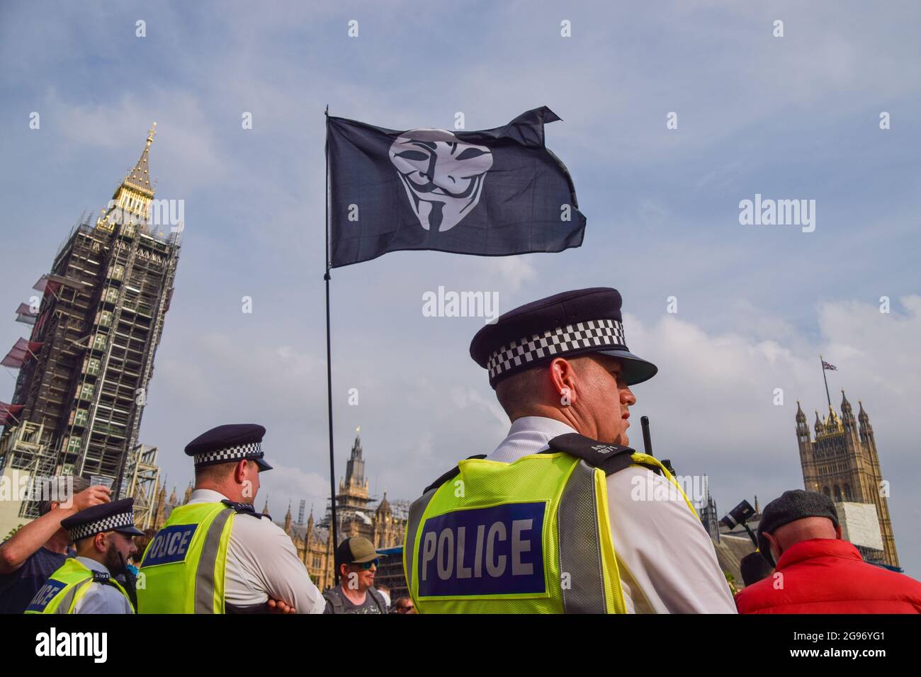 London, United Kingdom. 24th July 2021. Protesters in Parliament Square. Thousands of protesters gathered in Westminster to protest against COVID-19 vaccinations, vaccine passports, and coronavirus restrictions, with many demonstrators calling the pandemic a 'hoax'. (Credit: Vuk Valcic / Alamy Live News) Stock Photo