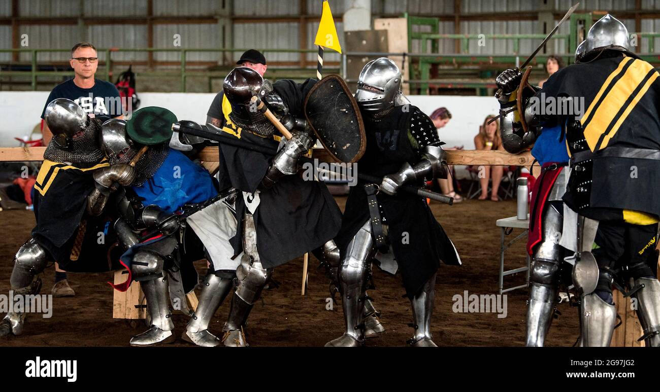 McMinnville, Oregon, USA. 24th July, 2021. ''The Tournament for the King'' is contested at the Yamhill County Fairgrounds. Wildly popular in Europe, full-contact, full-force medieval combat with edgeless weaponry and modern protective gear is now attracting more devotees, including women, in the United States.(Credit Image: © Brian Cahn/ZUMA Press Wire) Stock Photo