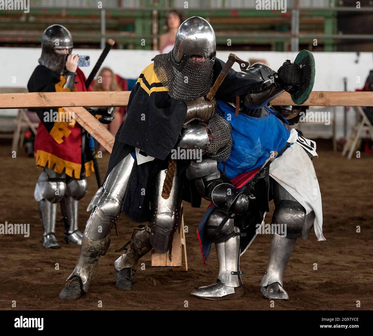 McMinnville, Oregon, USA. 24th July, 2021. ''The Tournament for the King'' is contested at the Yamhill County Fairgrounds. Wildly popular in Europe, full-contact, full-force medieval combat with edgeless weaponry and modern protective gear is now attracting more devotees, including women, in the United States.(Credit Image: © Brian Cahn/ZUMA Press Wire) Stock Photo