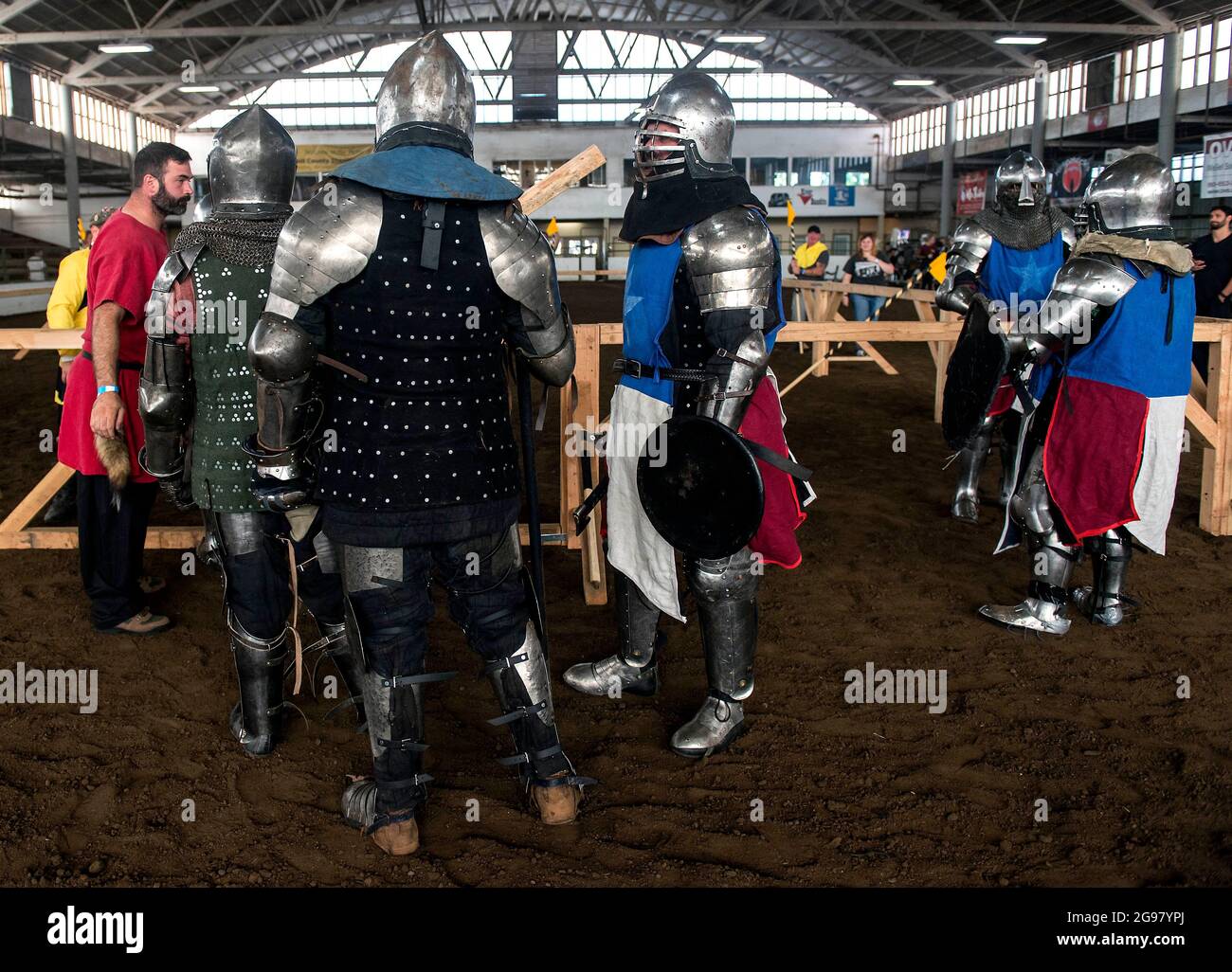 McMinnville, Oregon, USA. 24th July, 2021. ''The Tournament for the King'' is contested at the Yamhill County Fairgrounds. Wildly popular in Europe, full-contact, full-force medieval combat with edgeless weaponry and modern protective gear is now attracting more devotees, including women, in the United States.(Credit Image: © Brian Cahn/ZUMA Press Wire) Stock Photo