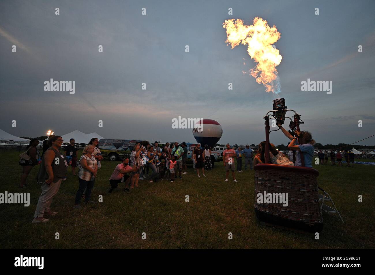 Reading Usa 24th July 2021 With Strong Winds Cancelling Rides A Balloonist Fires Off Burners While People Pose Inside The Wicker Baskets Of Hot Air Ballon During The 38th Annual New Jersey