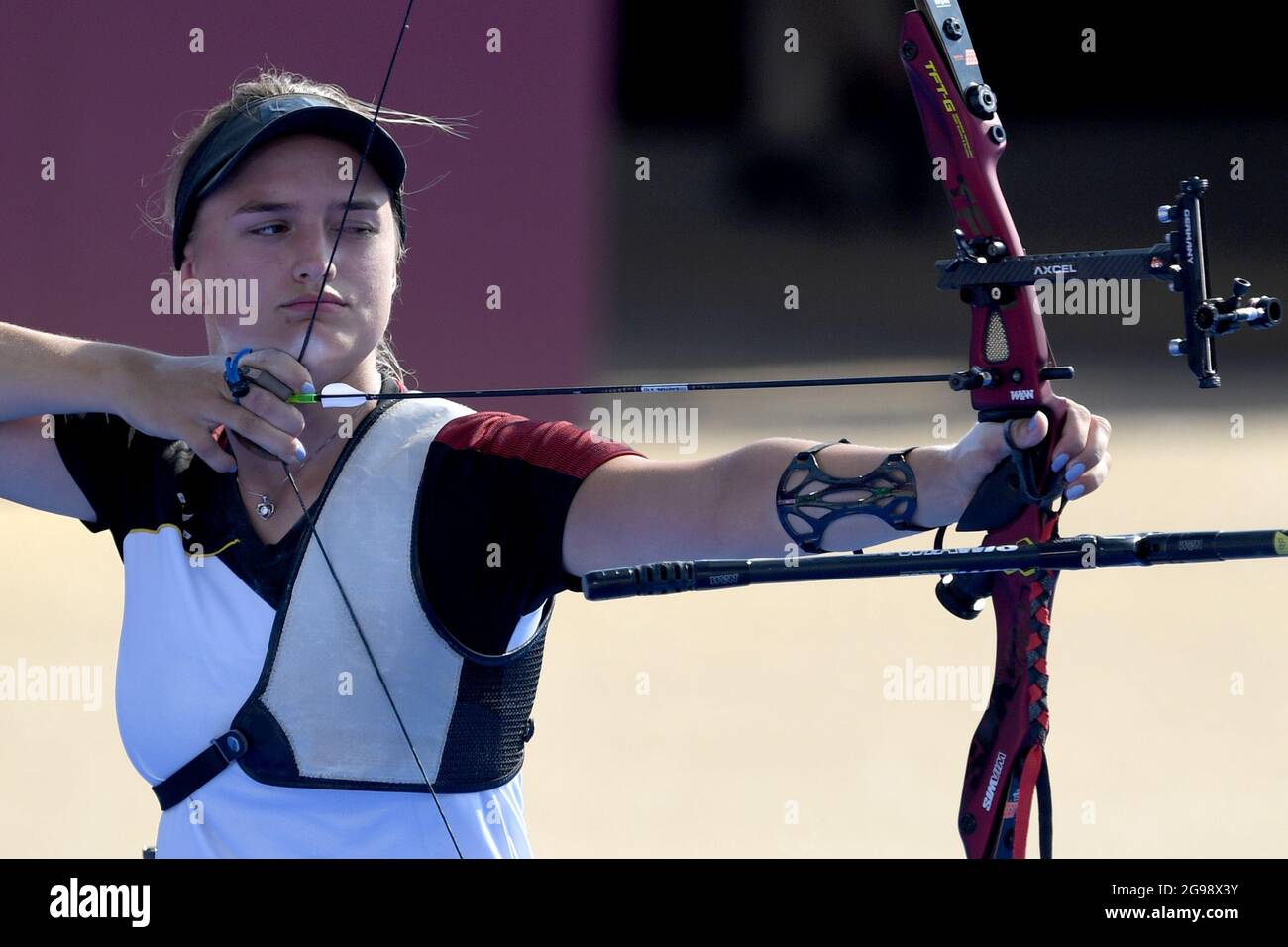 Tokio, Japan. 25th July, 2021. Archery: Olympics, Olympic Archery, Team, Women, Semifinals : Rus. Oly. Committee (Russian Olympic Committee) - Germany at Yumenoshima Park Archery Field. Charline Schwarz from Germany in action. Credit: Swen Pförtner/dpa/Alamy Live News Stock Photo