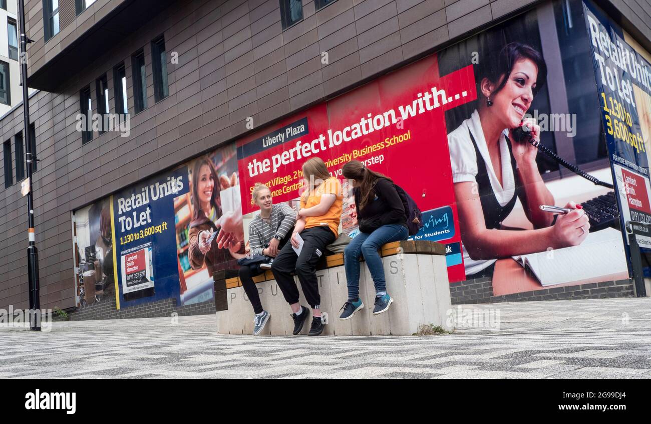 Students Libery Plaza, Newcastle upon Tyne, Tyneside, Stock Photo
