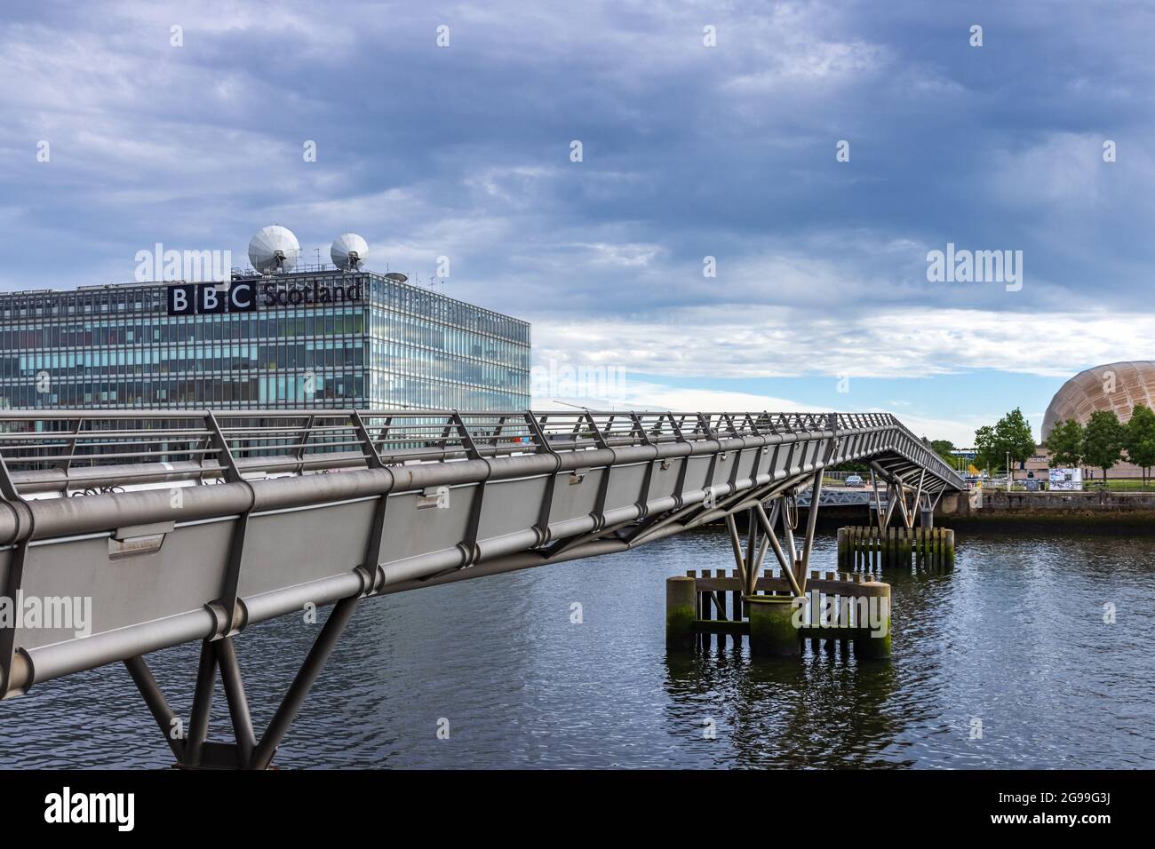 The Millenium Bridge over the River Clyde with BBC Scotland's television and radio headquarters and the Glasgow Science Centre in the background. Stock Photo