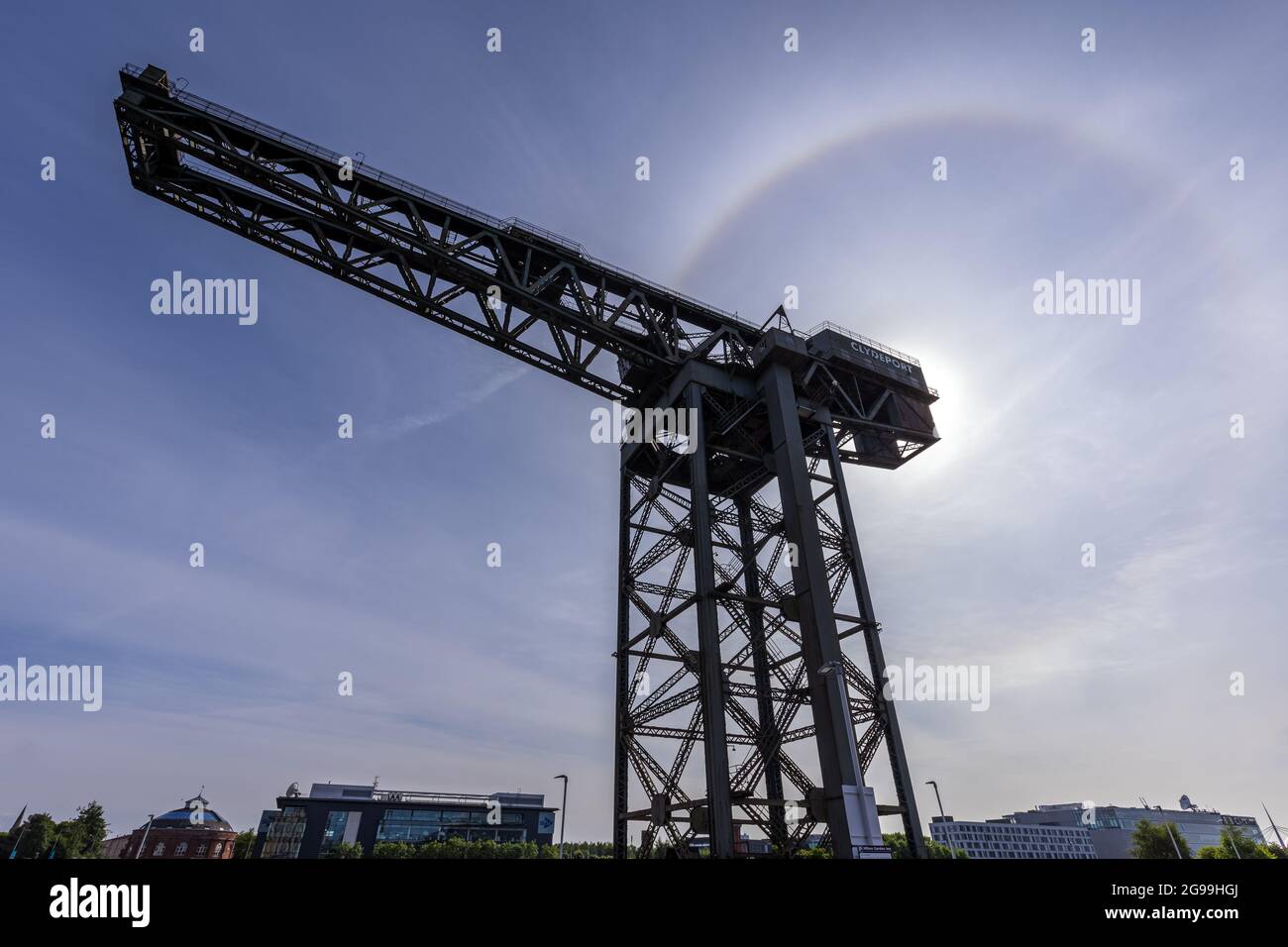 The sun is positioned behind the historic Finnieston Crane in Glasgow to capture this sun halo. Stock Photo