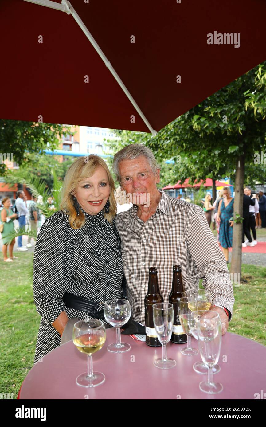 Klaus Bresser mit Ehefrau Evelyn Bresser bei der Premiere des