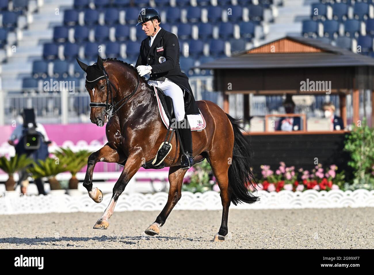 (210725) -- TOKYO, July 25, 2021 (Xinhua) -- Christian Schumach of Austria and his horse participate in the equestrian dressage grand prix team and individual qualifier at the Tokyo 2020 Olympic Games in Tokyo, Japan, July 25, 2021. (Xinhua/Zhu Zheng) Stock Photo