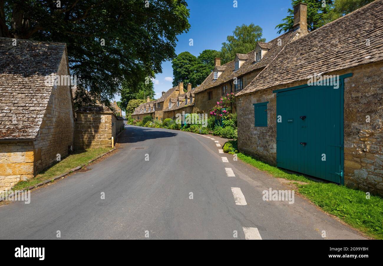 Cotswold cottages along the road through Snowshill village, Gloucesteshire, England Stock Photo