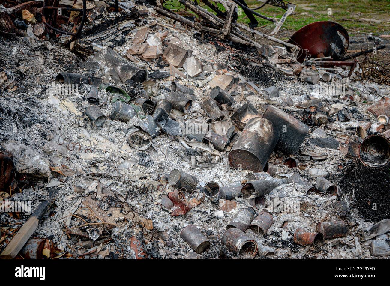 Burning trash cans hires stock photography and images Alamy