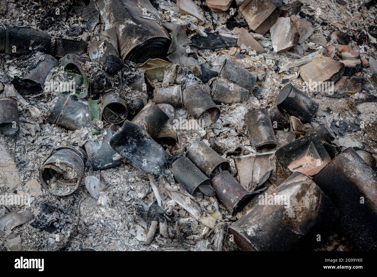 Burning trash cans hires stock photography and images Alamy