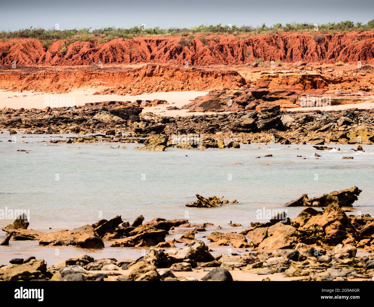 Red pindan cliffs and low tide at Walmadan (James Price Point), Dampier Peninsula, Kimberley, Western Australia Stock Photo