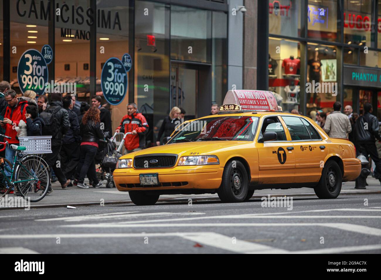 32 / 5000 Resultados de traducción Taxi on the streets of New York. Stock Photo