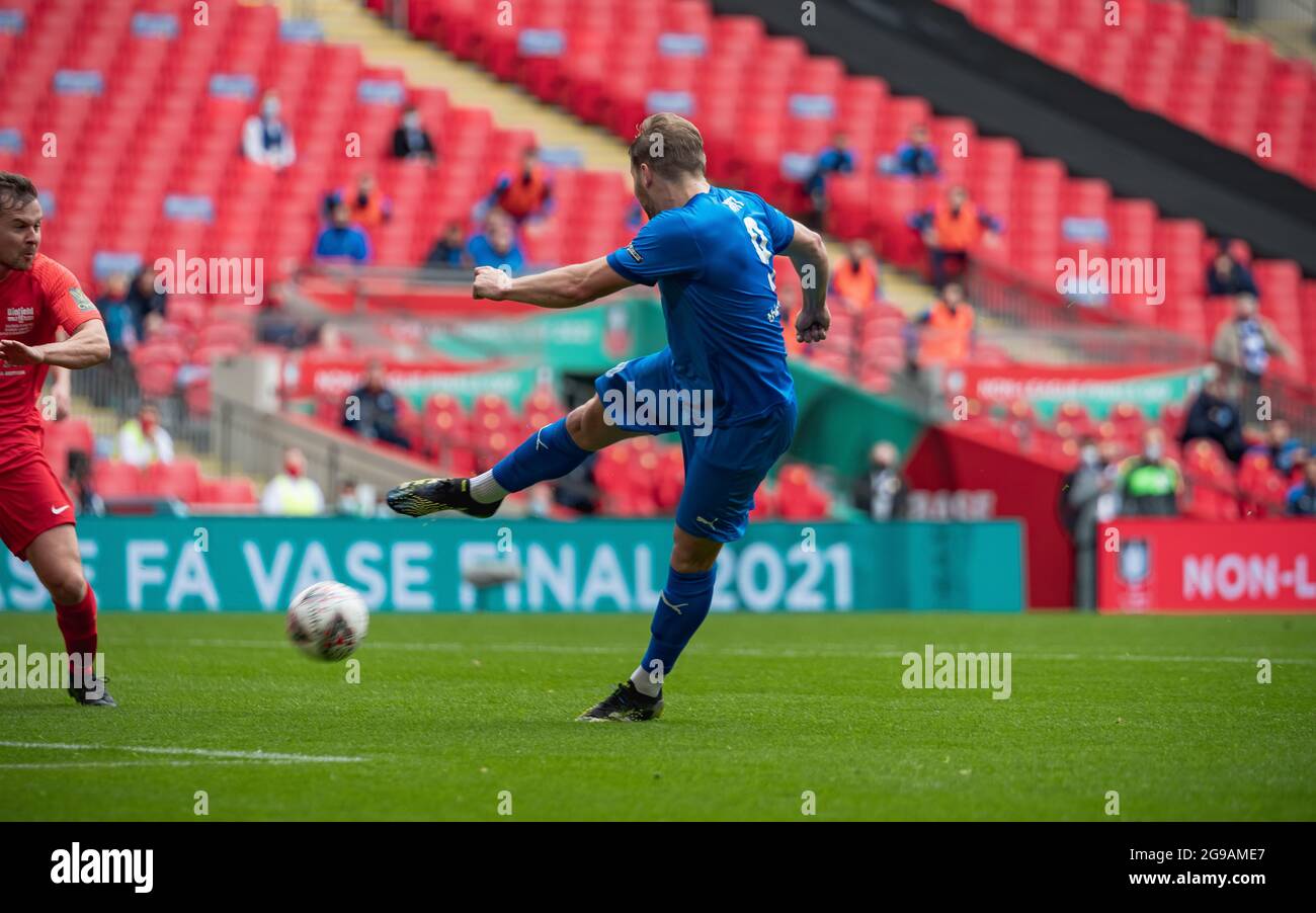 Buildbase FA Vase 2020/21 Final, Binfield v Warrington Rylands, Wembley Stadium, Saturday, 22 May 2021 Stock Photo