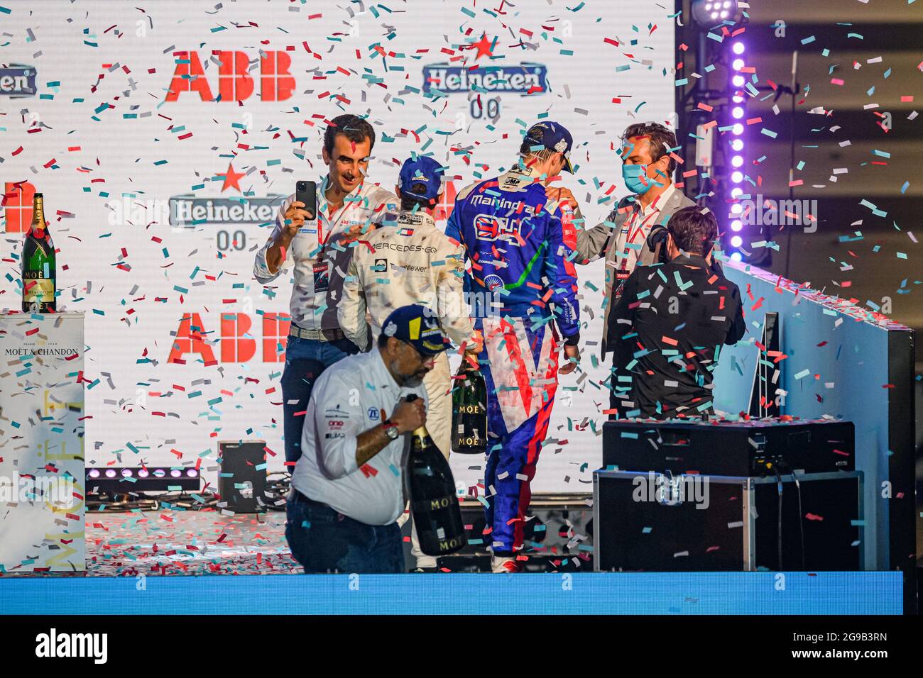 LONDON, United Kingdom. 25th July, 2021. Alex Lynn of Mahindra Racing celebrates with the team mates after winning the Round 13: 2021 Heineken London E-Prix at The Excel Circuit on Sunday, July 25, 2021 in LONDON, ENGLAND. Credit: Taka G Wu/Alamy Live News Stock Photo