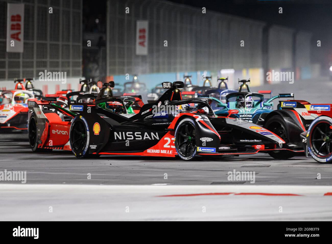 LONDON, United Kingdom. 25th July, 2021. An overview of the start of the race during the Round 13: 2021 Heineken London E-Prix at The Excel Circuit on Sunday, July 25, 2021 in LONDON, ENGLAND. Credit: Taka G Wu/Alamy Live News Stock Photo