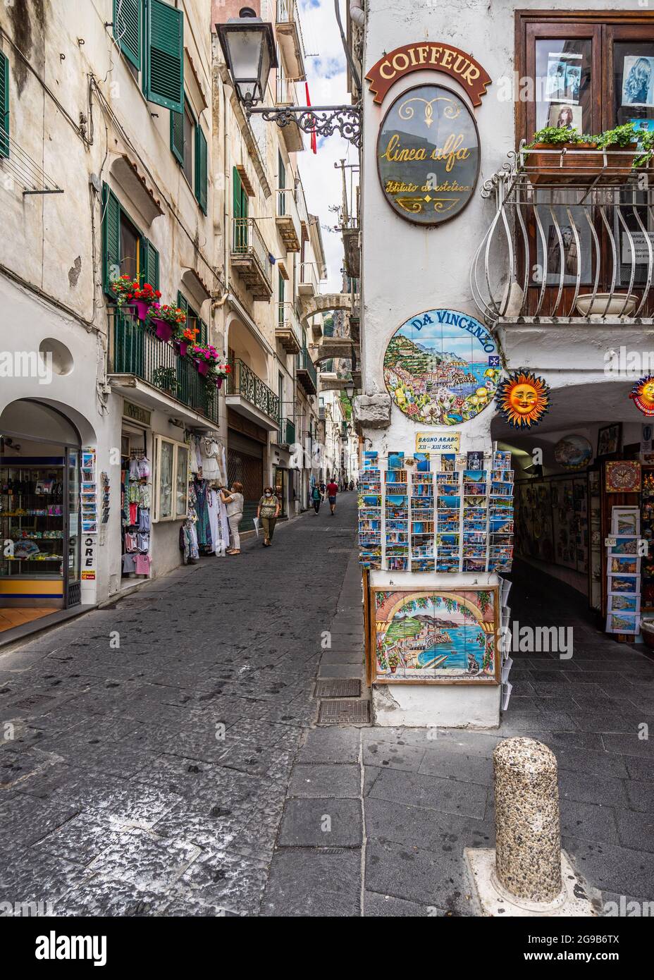 Souvenir shop amalfi italy hi-res stock photography and images - Alamy