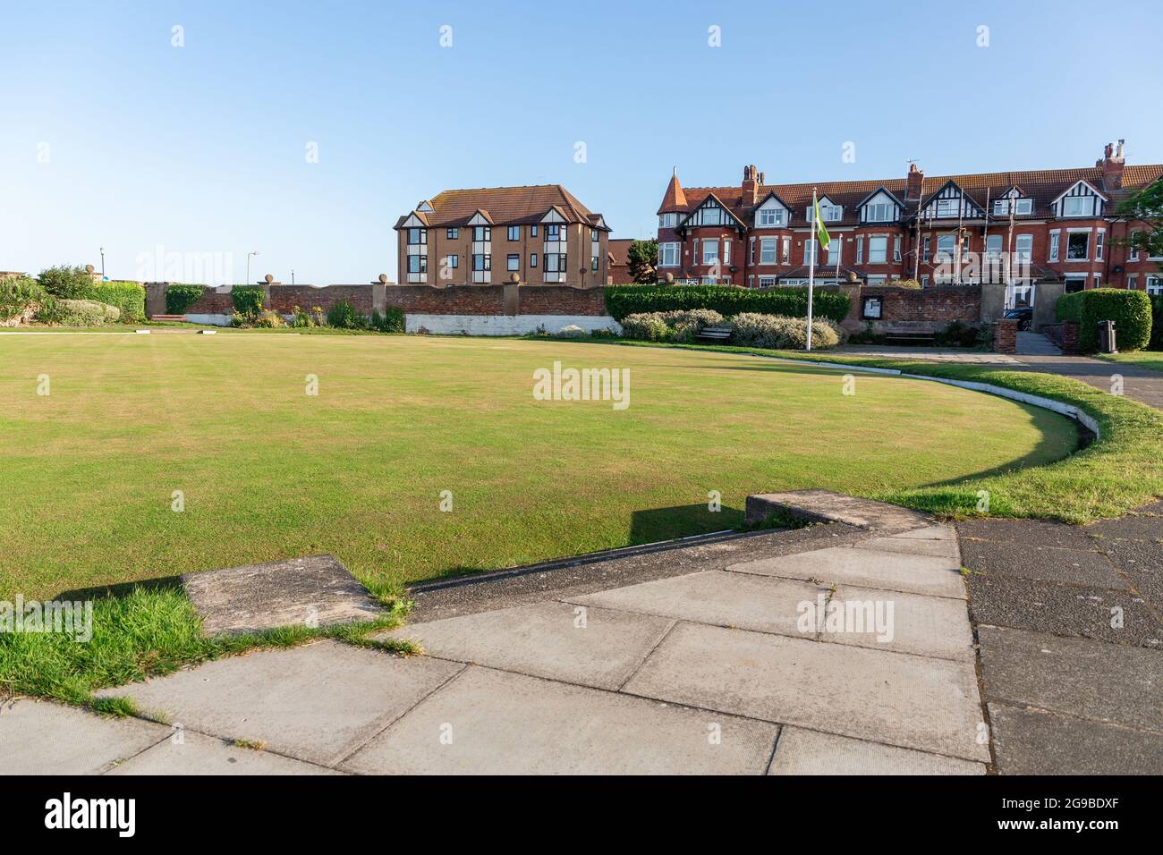 West Kirby, Wirral, UK. Coronation gardens on South Parade, small public park area built in 1938 to mark the coronation of King George VI Stock Photo