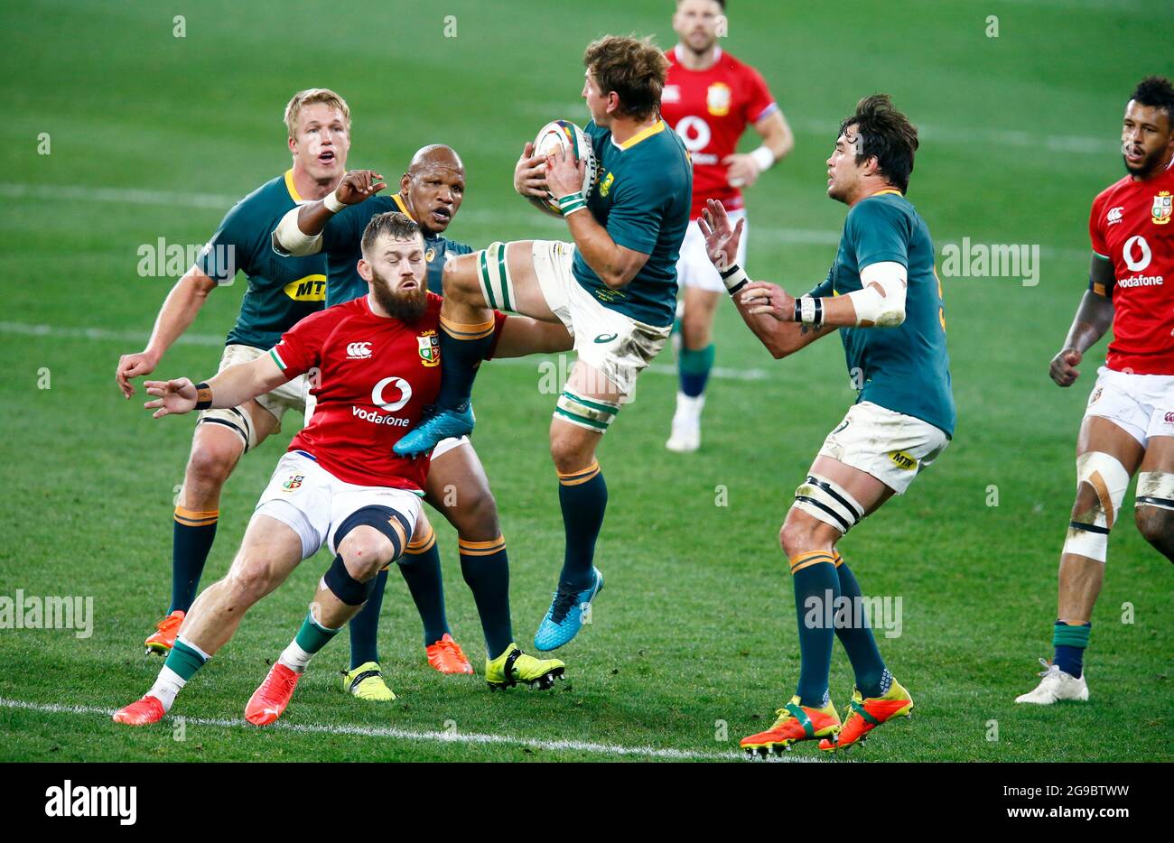 luke-cowan-dickie-of-the-british-irish-lions-looks-to-tackle-kwagga