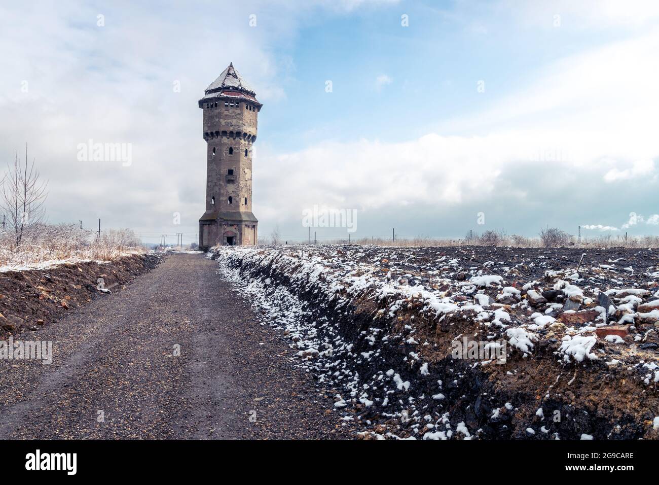 Abandoned water tower hi-res stock photography and images - Alamy