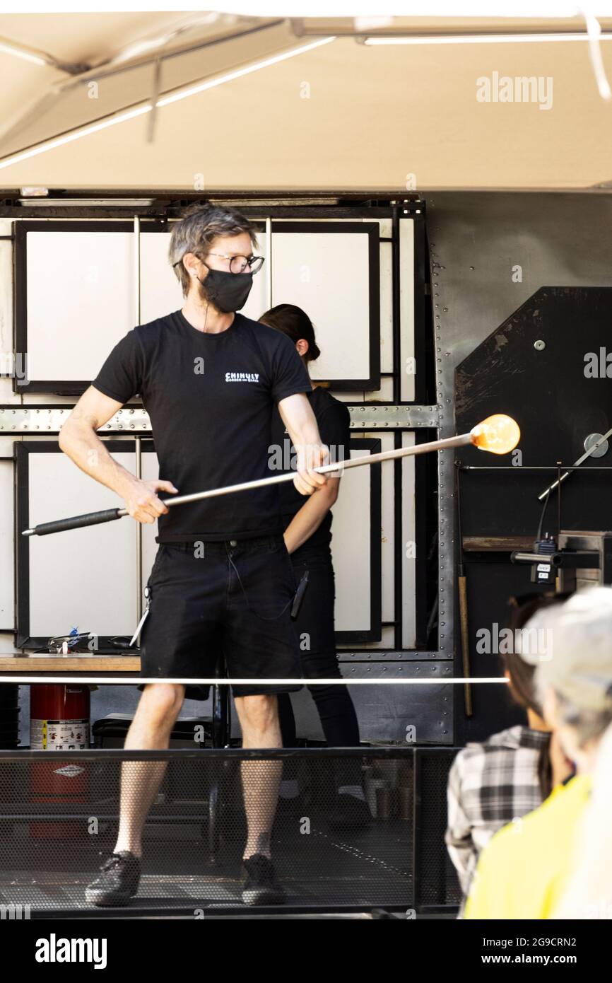 Glass blowing demonstration in the community hot shop at Chihuly Garden and  Glass in Seattle, Washington, USA Stock Photo - Alamy, image size:866x1390