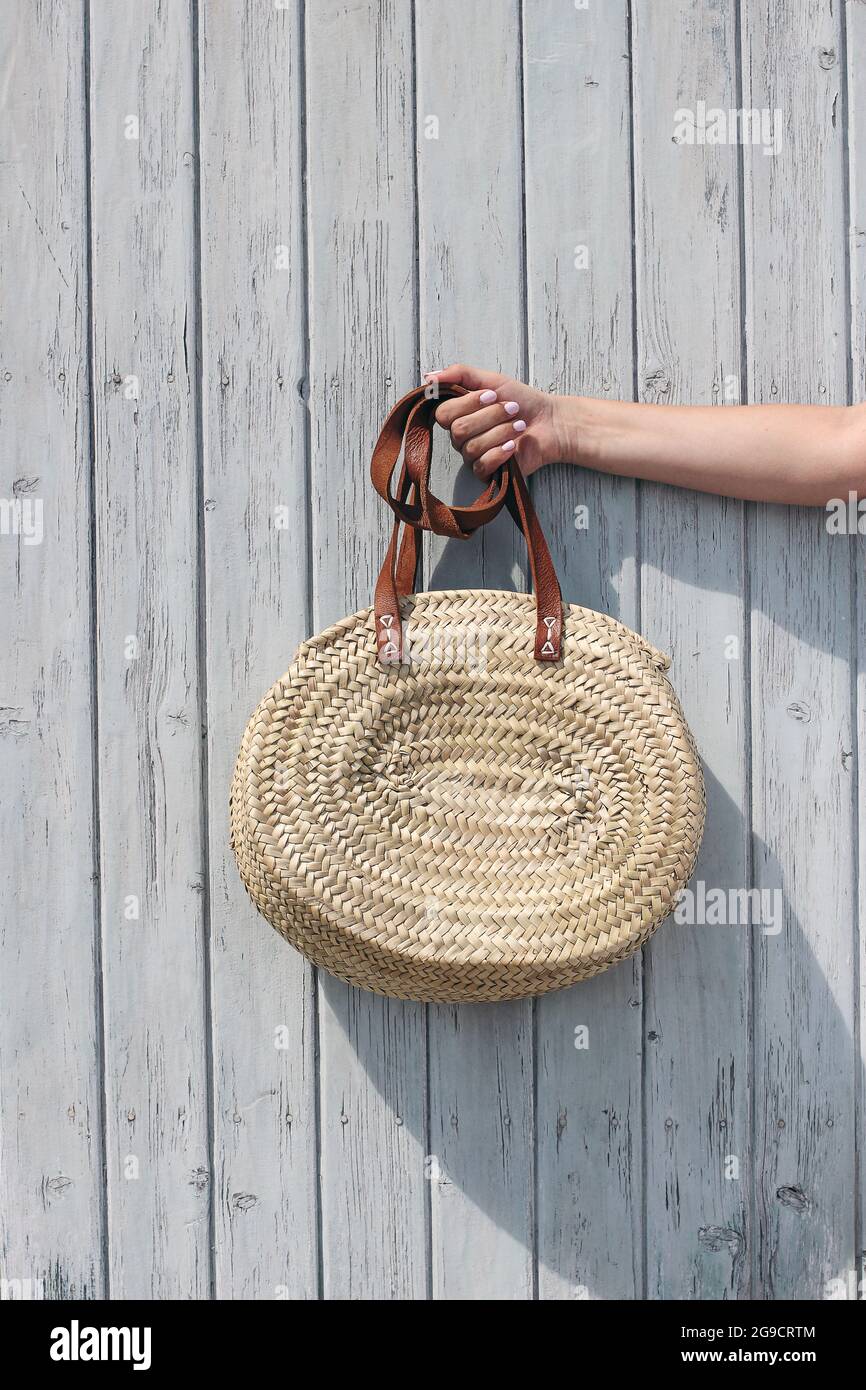 Round straw bag with shop leather handles