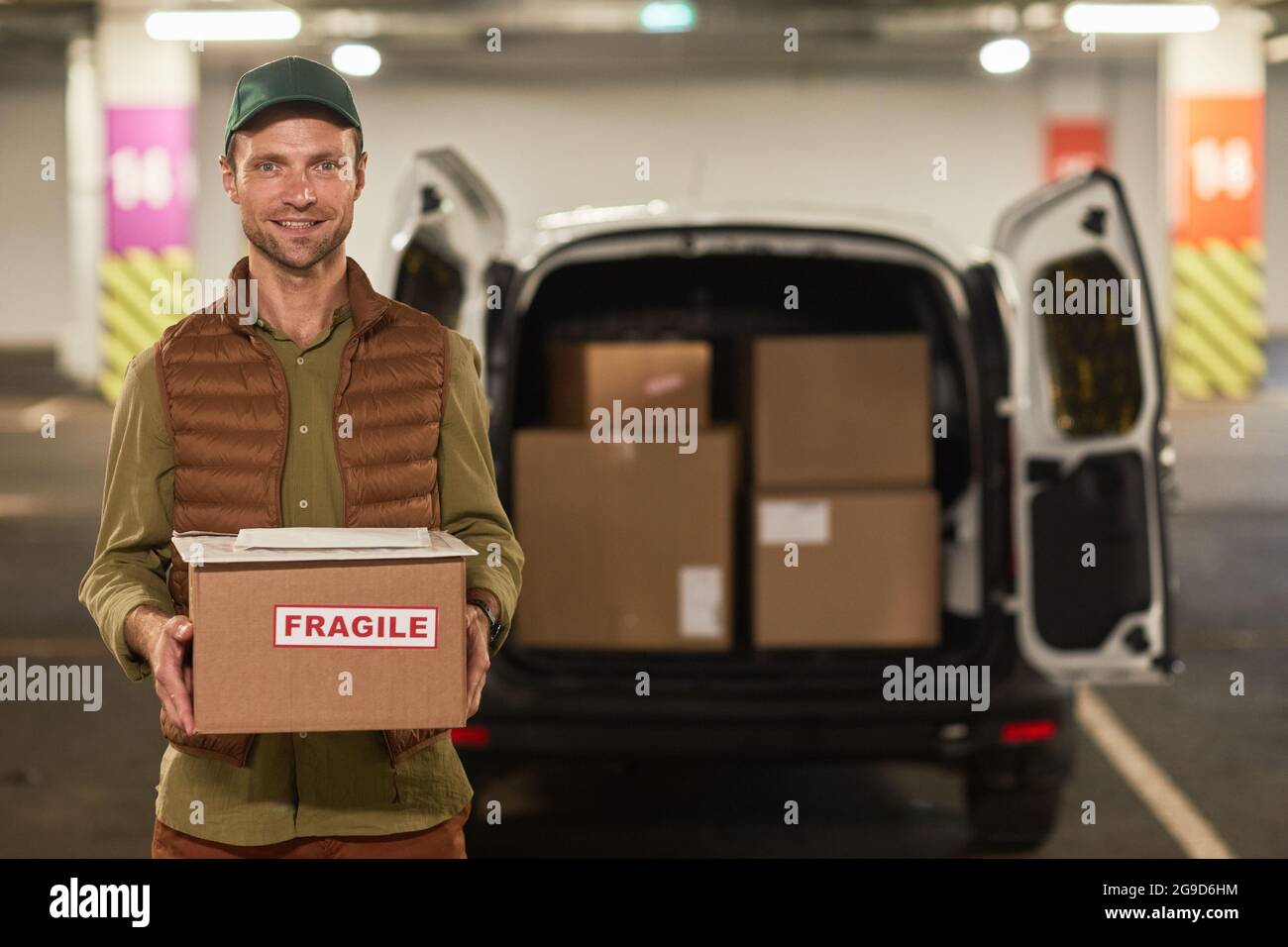 1,295 Overnight Delivery Stock Photos, High-Res Pictures, and