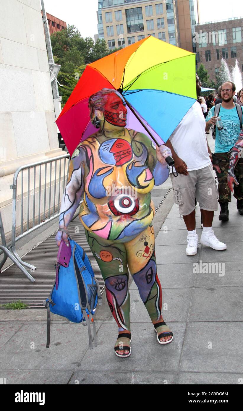 July 25 2021 New York New York USA New York 8th Annual Body July 25 2021 New York New York Usa New York 8th Annual Body Painting Daycover 50 Artists And Models Came Out To Showcase There Talent And Paint Living Canvasses After The Painting Portion Of The Event They All Walked Down 5th Ave To Washington Square Park To Pose For Photographs And Then Boarded A Double Decker Bus To Bushwick Brooklyn To Celebrate Credit Image Bruce Cotlerzuma Press Wire 2G9DG6M