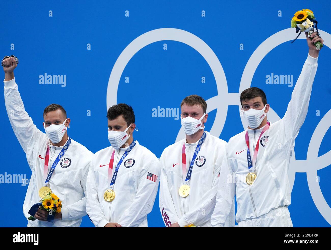 USA celebrate with their gold medals after winning the Men's 4 x 100m ...