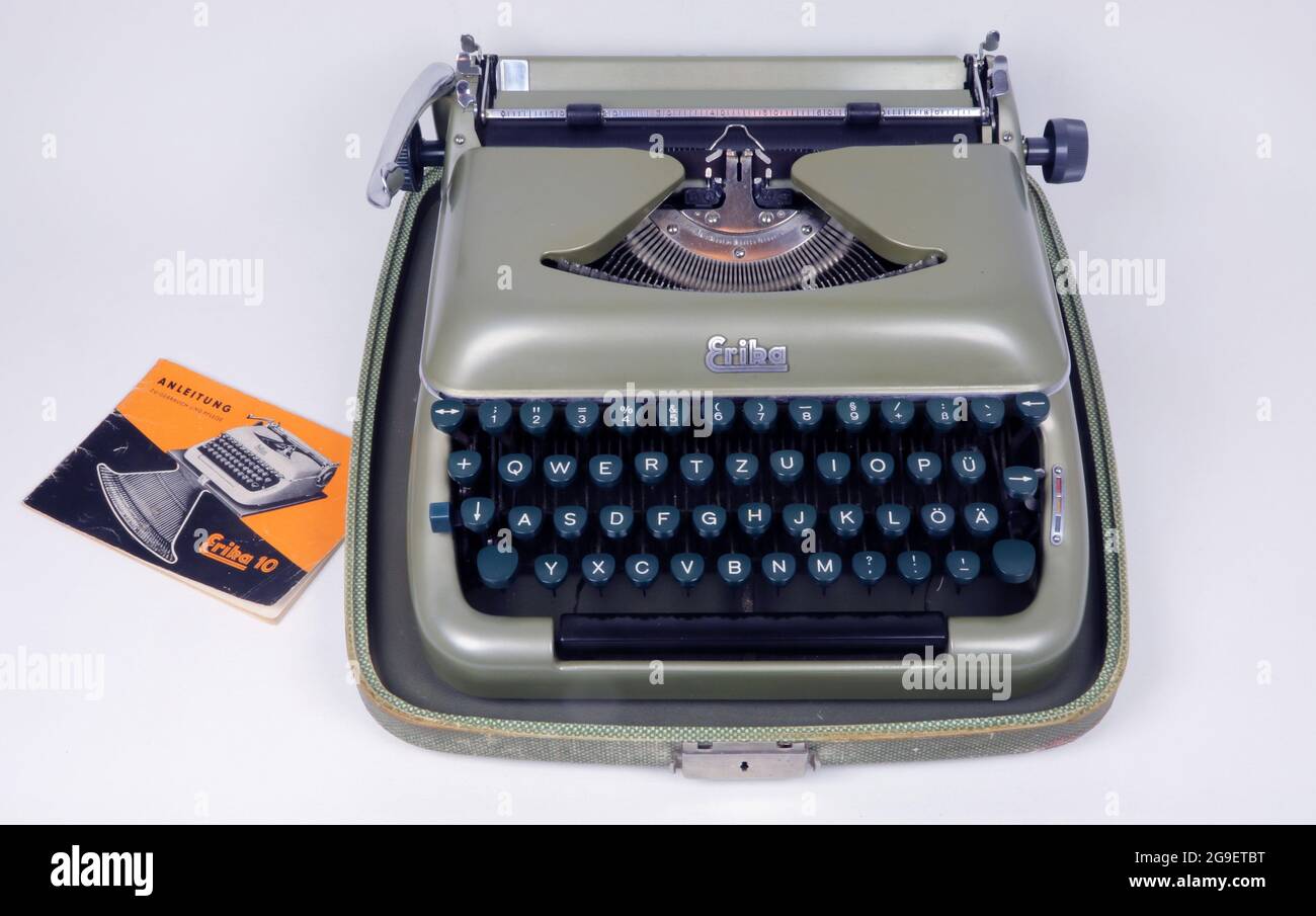 technics, mechanical portable typewriter Erika 10, design by factory, ADDITIONAL-RIGHTS-CLEARANCE-INFO-NOT-AVAILABLE Stock Photo