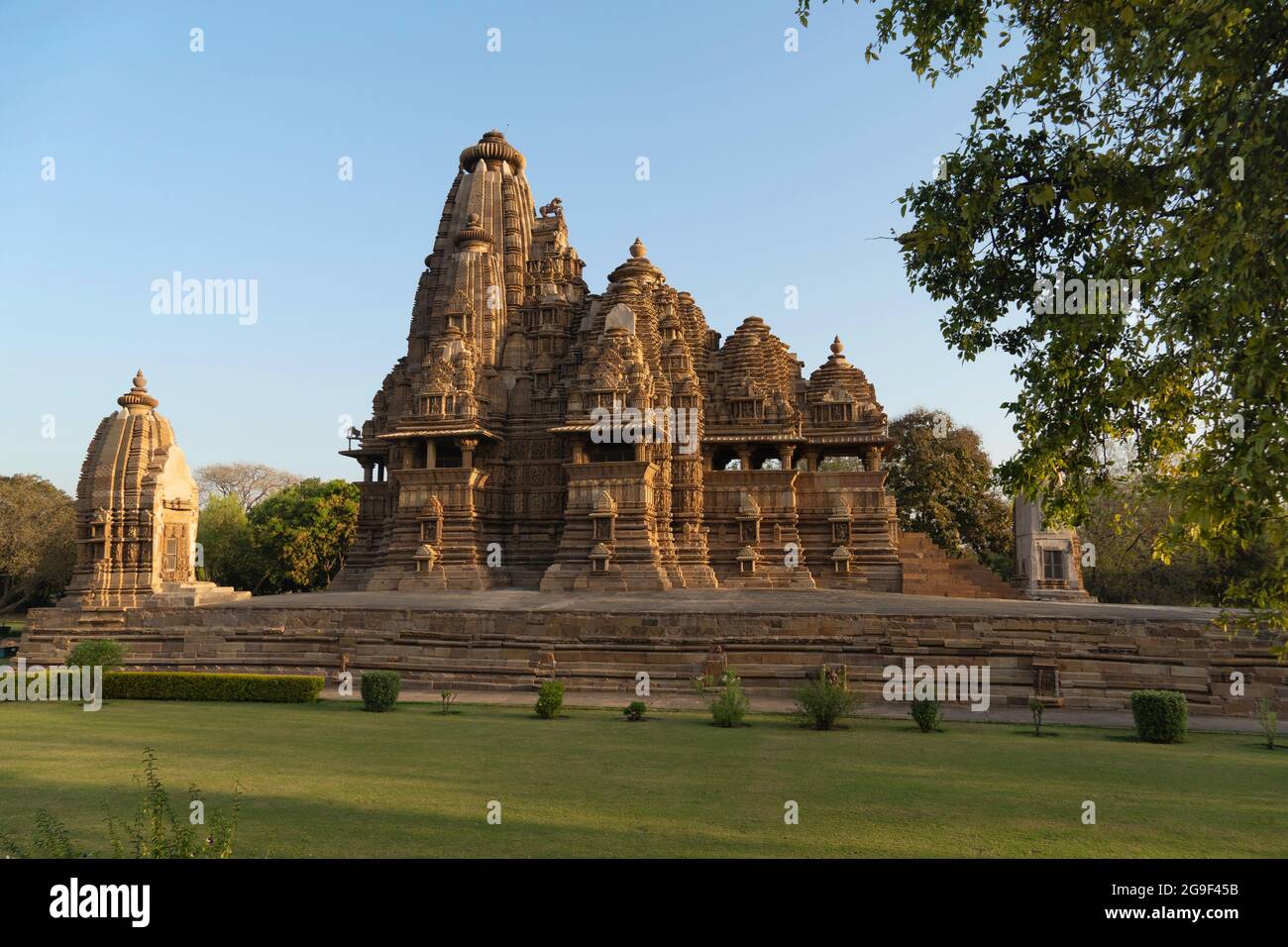 JAGDAMBI TEMPLE: Facade - Western Group, Khajuraho, Madhya Pradesh, India, UNESCO World Heritage Site Stock Photo