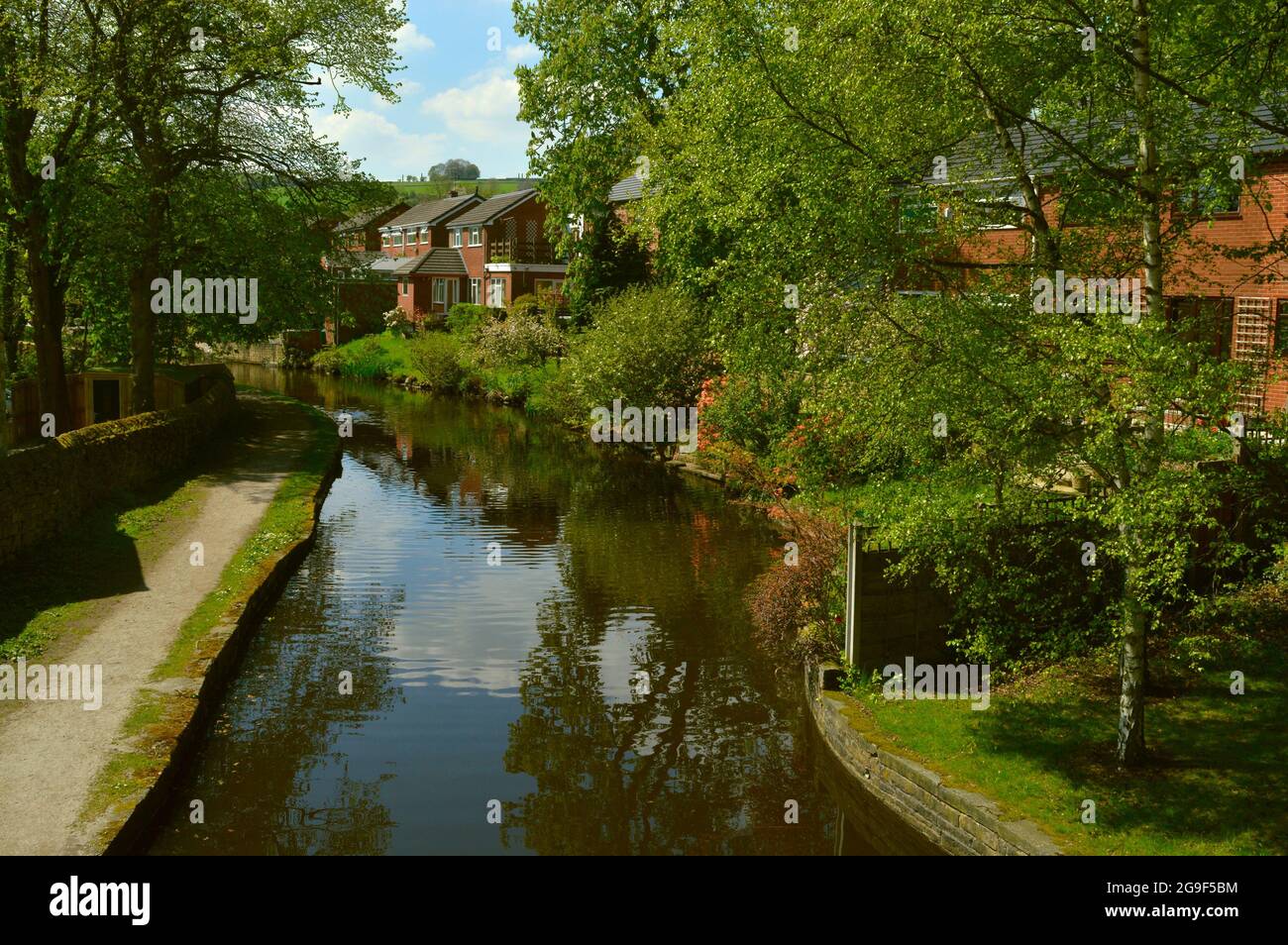 Houses by the Hudderfield Narrow Canal in Friezland Saddl Stock Photo