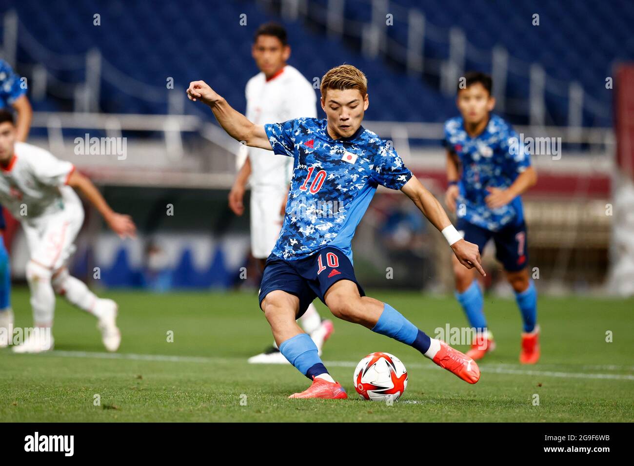 Soccer penalty kicks hi-res stock photography and images - Alamy