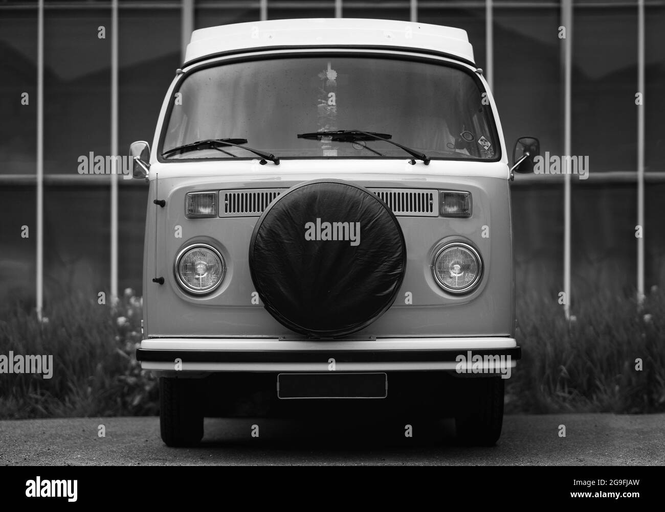 grayscale-shot-of-a-retro-vintage-classic-car-stock-photo-alamy