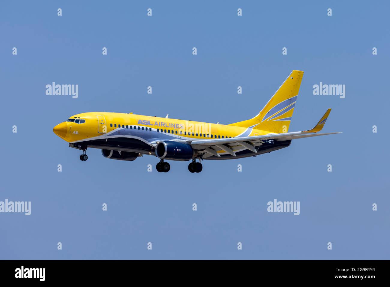 ASL Airlines France Boeing 737-73S (Reg.: F-GZTQ) coming in for a repatriation flight of French COVID-19 infected English Stock Photo
