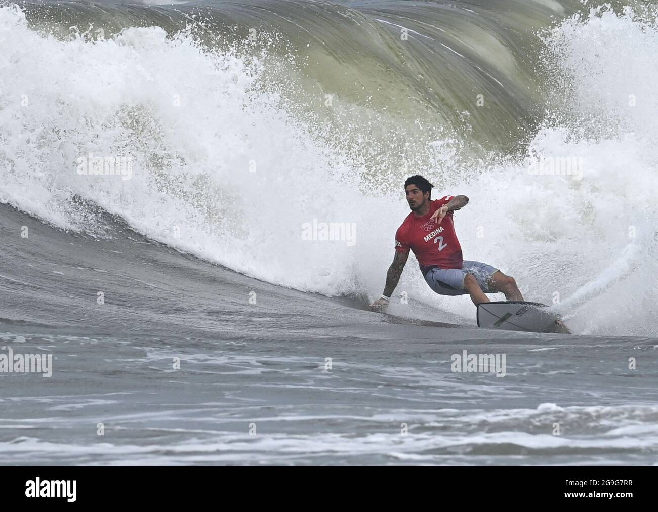 (210726) -- CHIBA, July 26, 2021 (Xinhua) -- Gabriel Medina of Brazil competes during the men's 3rd round surfing match at Tsurigasaki Surfing Beach in Chiba Prefecture, Japan, July 26, 2021. (Xinhua/Du Yu) Stock Photo