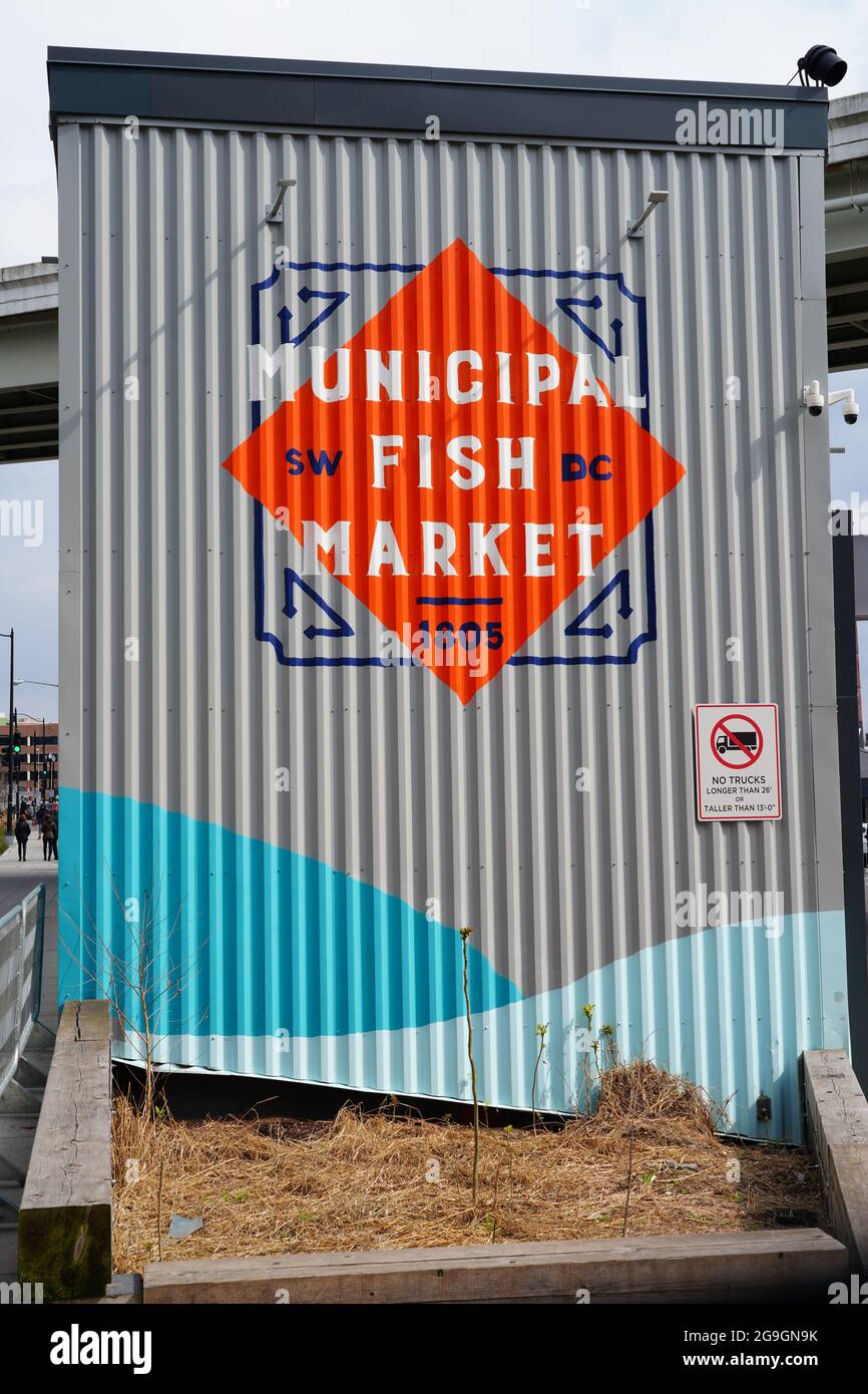 Municipal fish market at the wharf hi-res stock photography and images ...