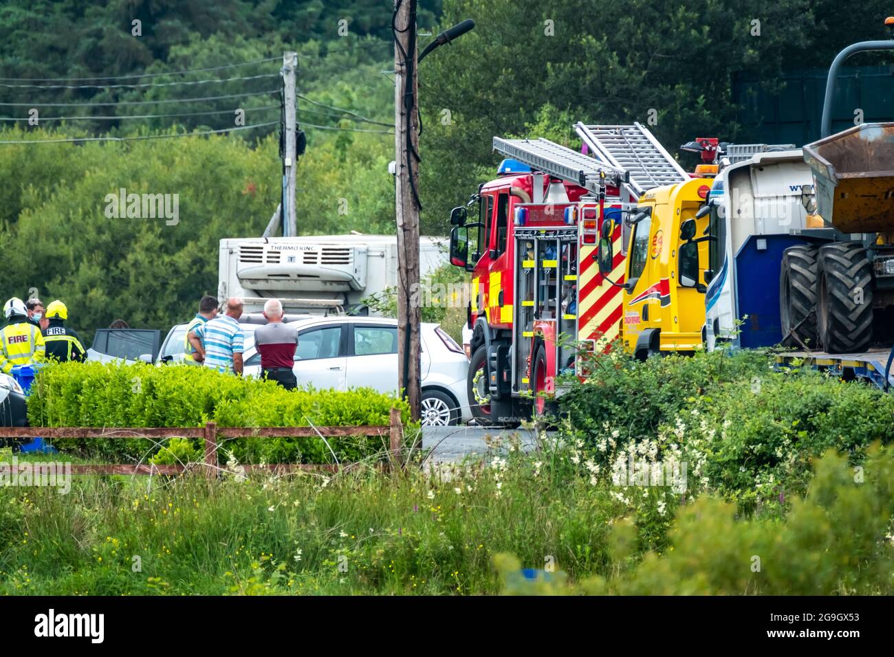 Rescue squad at auto accident hires stock photography and images Alamy